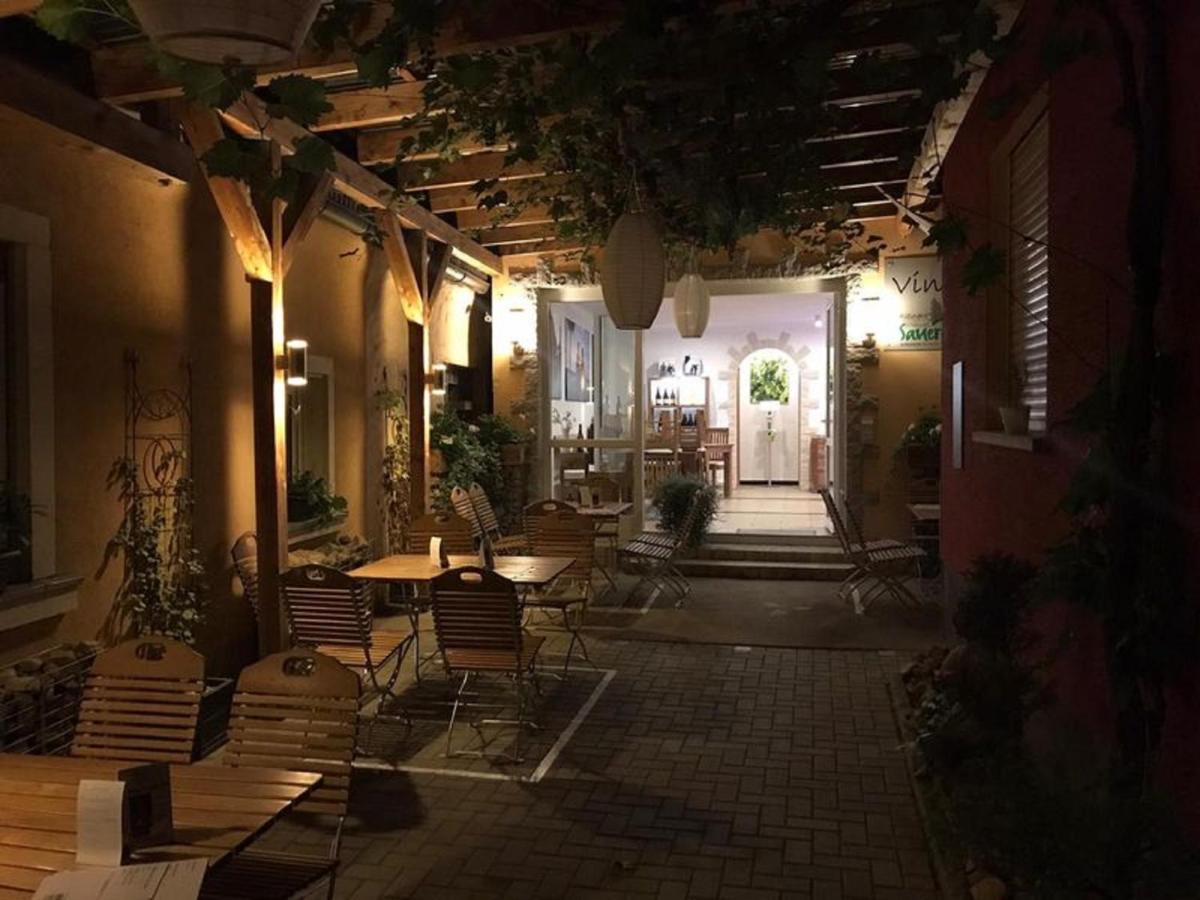 Weingut Manuel Sauer Hotel Nordheim am Main Ngoại thất bức ảnh